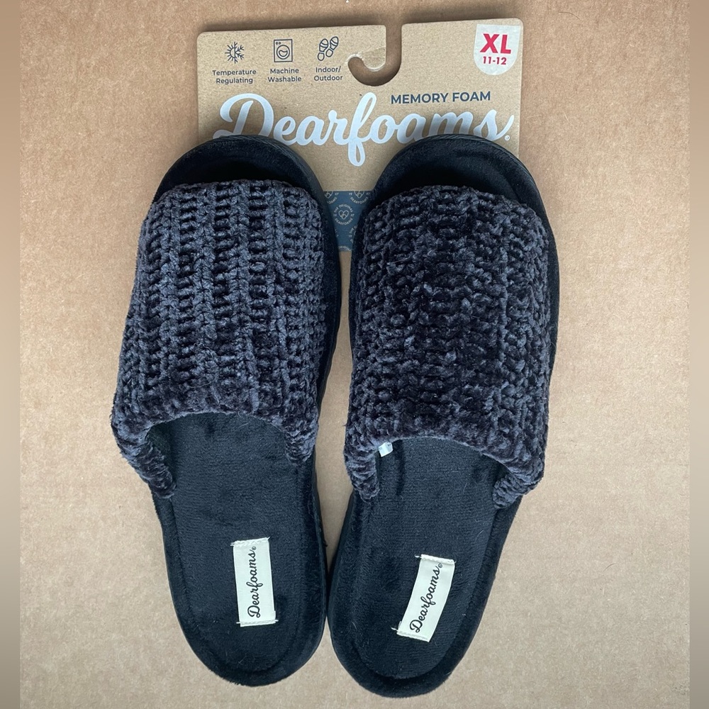 NWT Unisex DearFoams Slippers (Men’s 10 / Women’s 11-12)